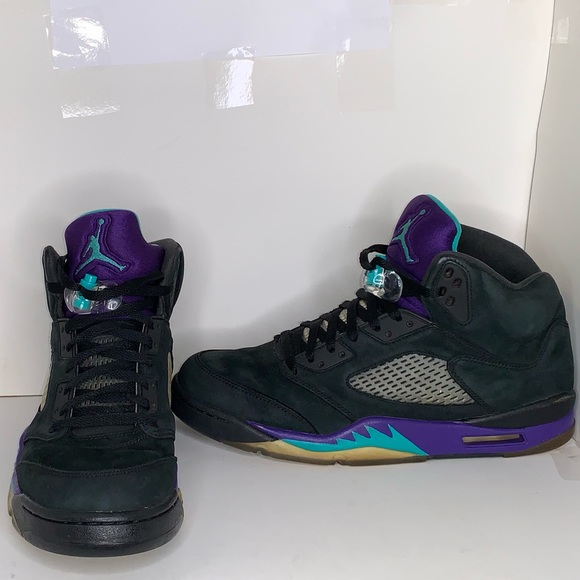 black grapes 5s